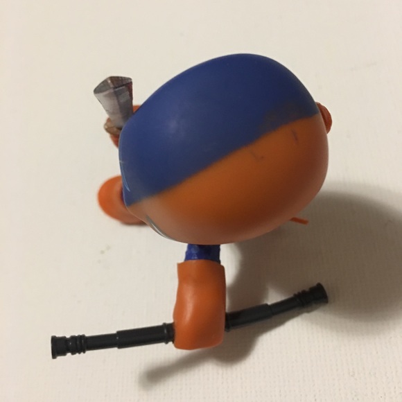 Deathstroke DC Comics Super Heroes Vinyl Figurine - Picture 5 of 16